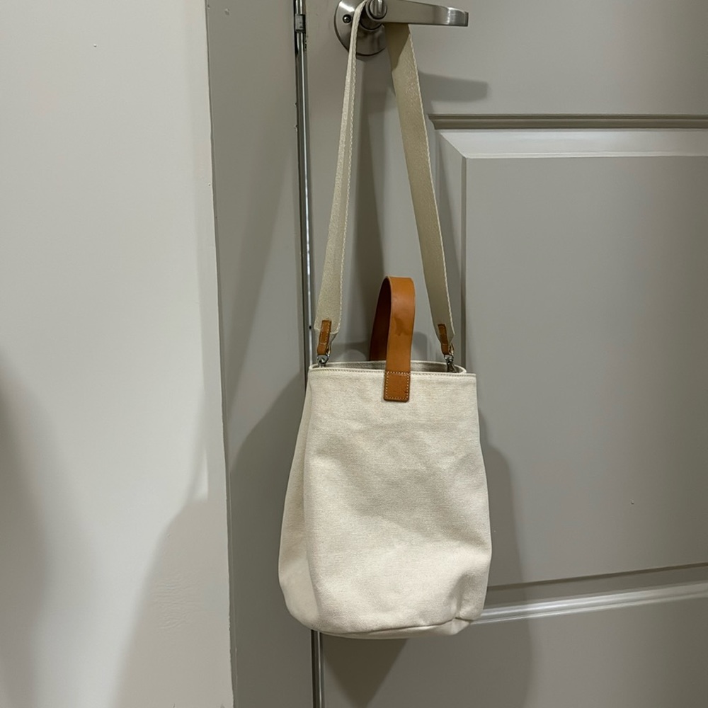 Canvas bag with cow leather handle